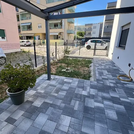 아파트 With Parking Space - 24640 트로기르