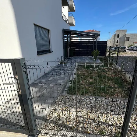 With Parking Space - 24640 Traù